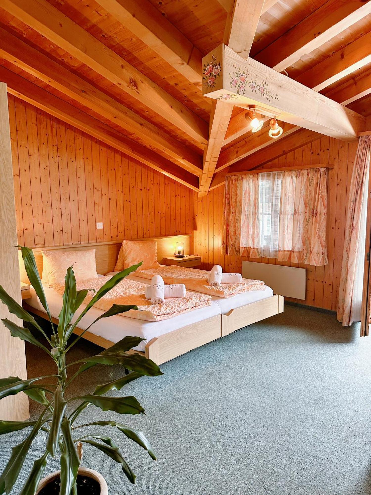 Hotel Wildbach Brienz เบรียนส์ ภายนอก รูปภาพ
