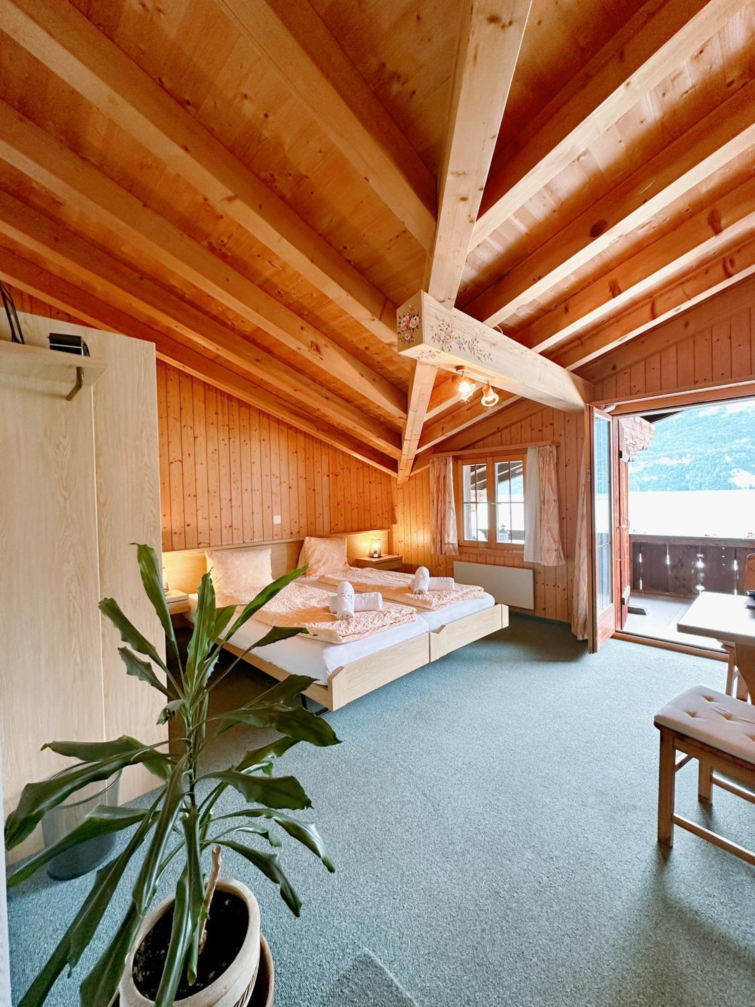 Hotel Wildbach Brienz เบรียนส์ ภายนอก รูปภาพ