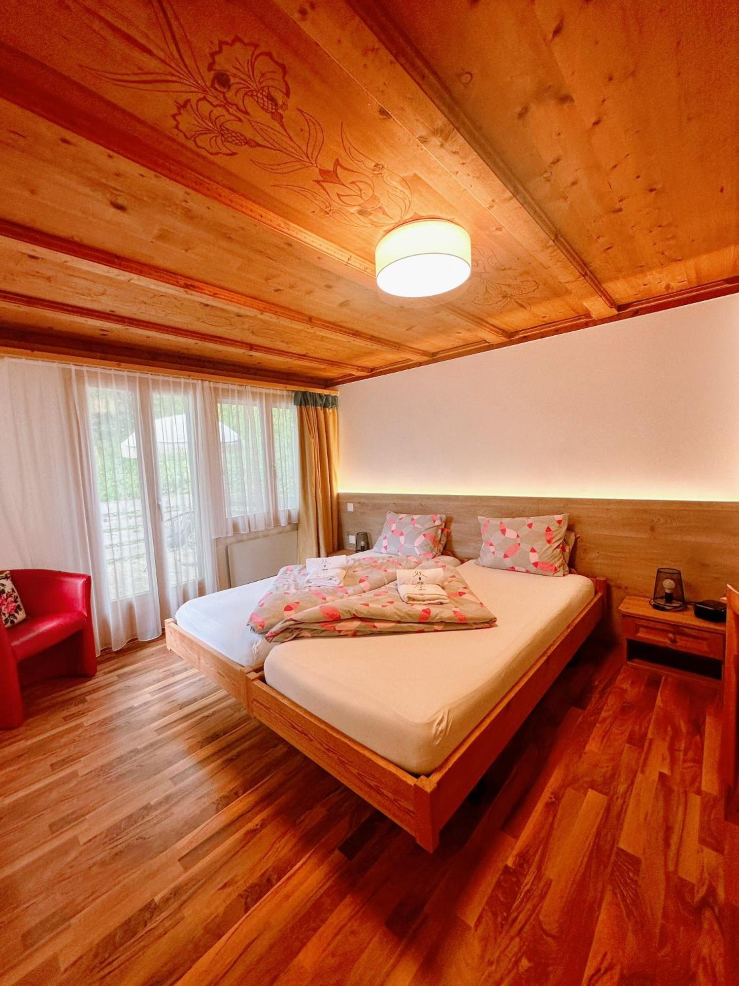 Hotel Wildbach Brienz เบรียนส์ ภายนอก รูปภาพ