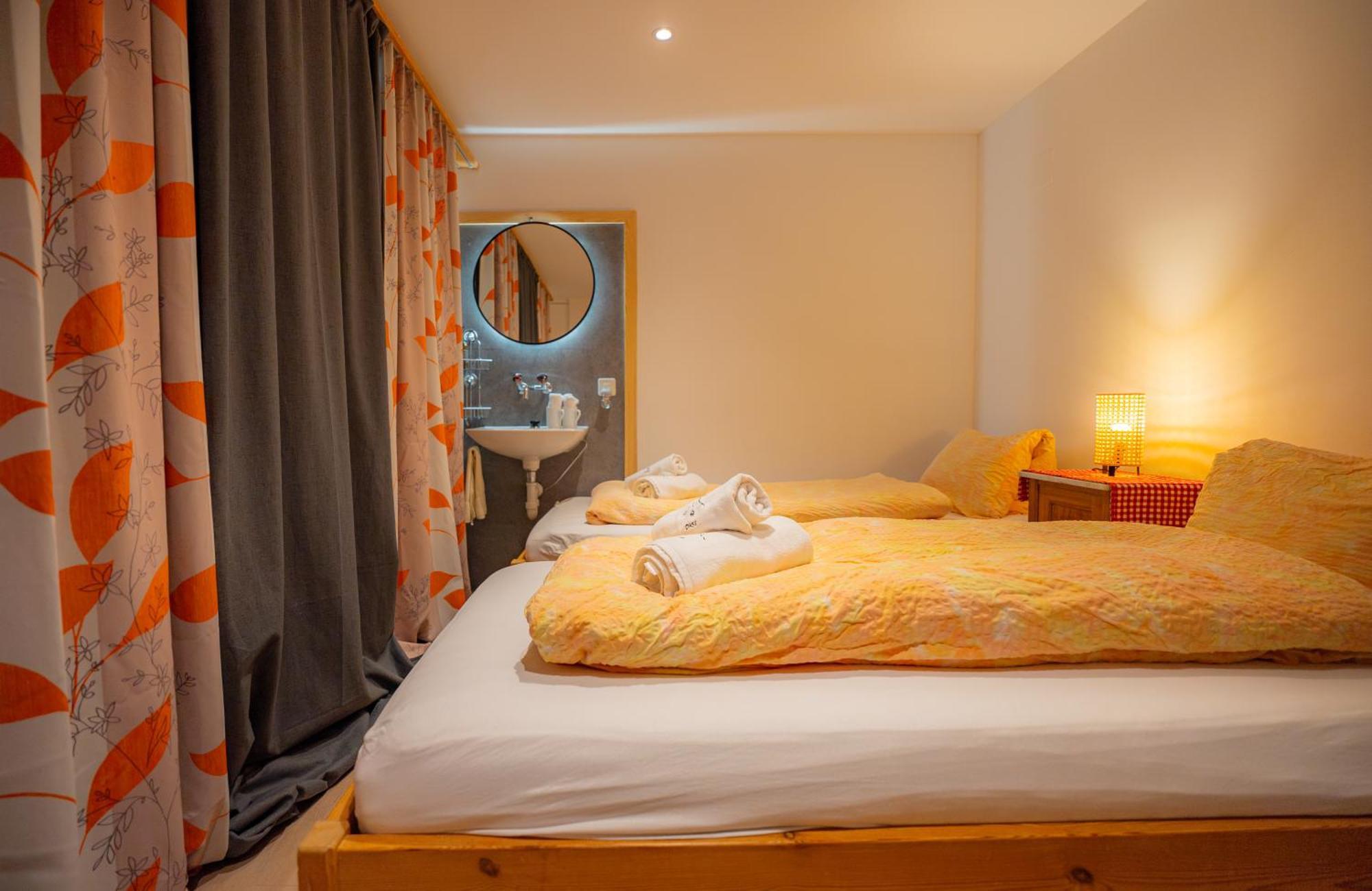 Hotel Wildbach Brienz เบรียนส์ ภายนอก รูปภาพ