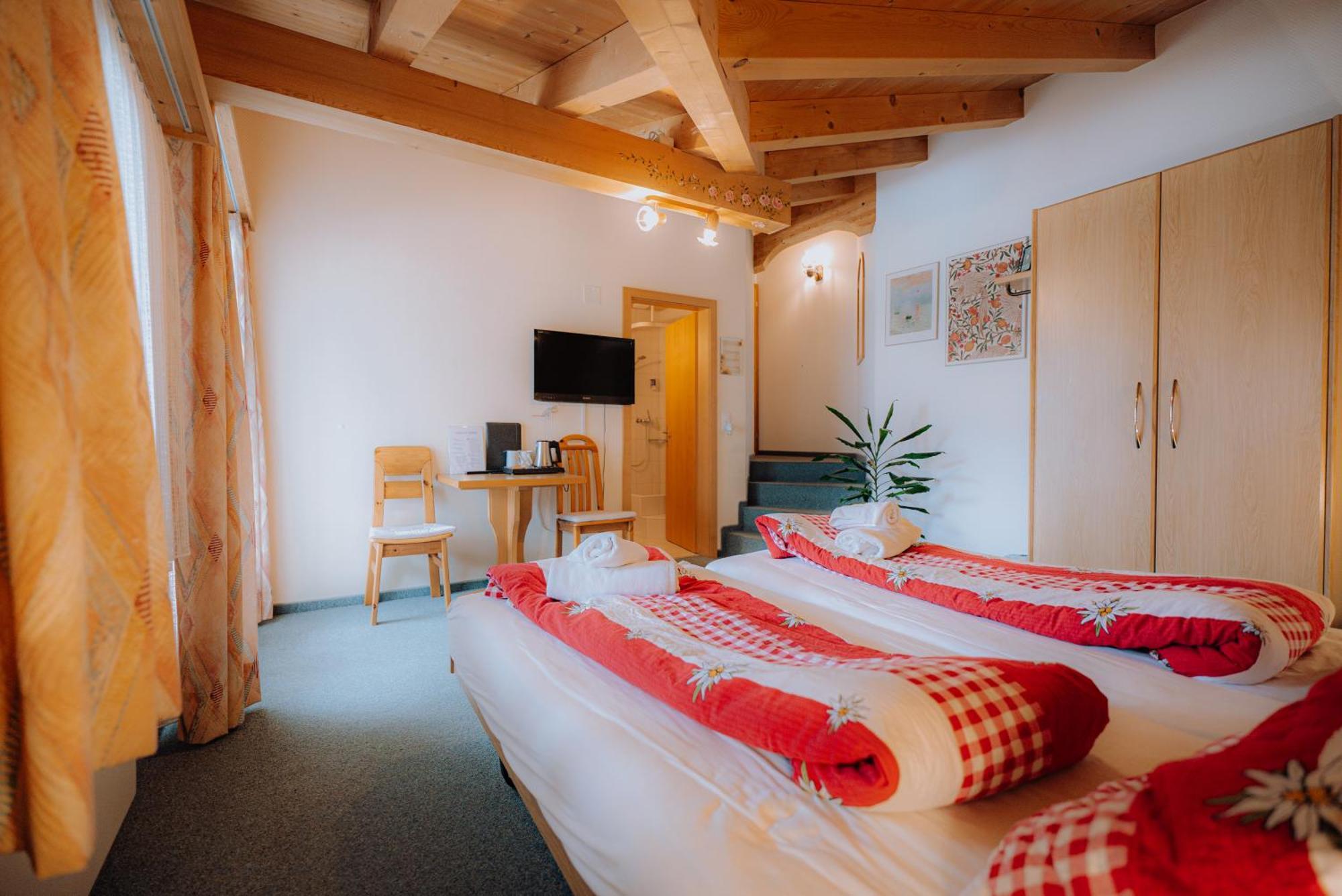 Hotel Wildbach Brienz เบรียนส์ ภายนอก รูปภาพ