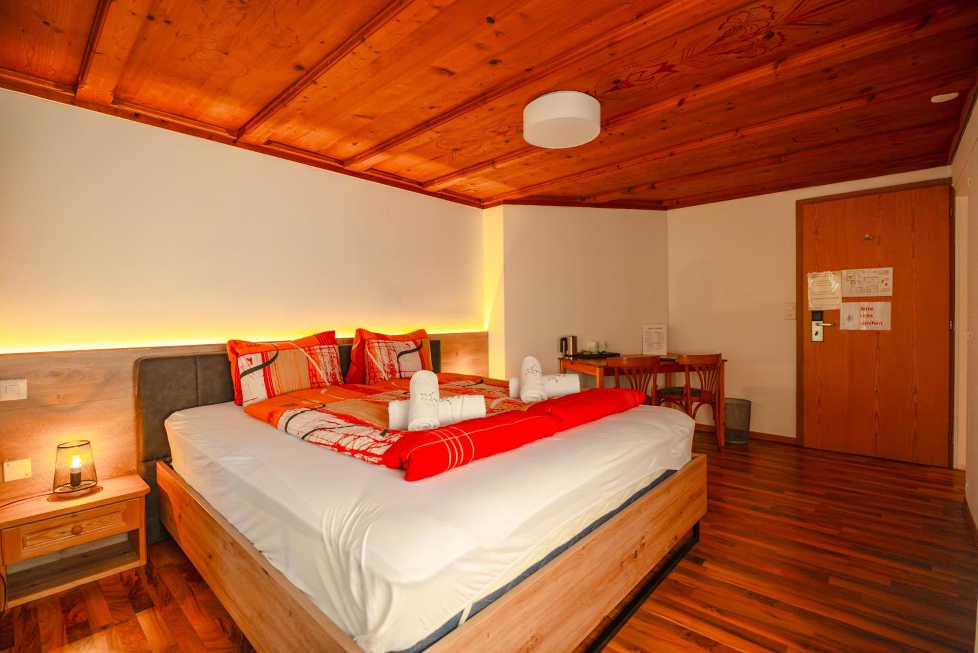 Hotel Wildbach Brienz เบรียนส์ ภายนอก รูปภาพ