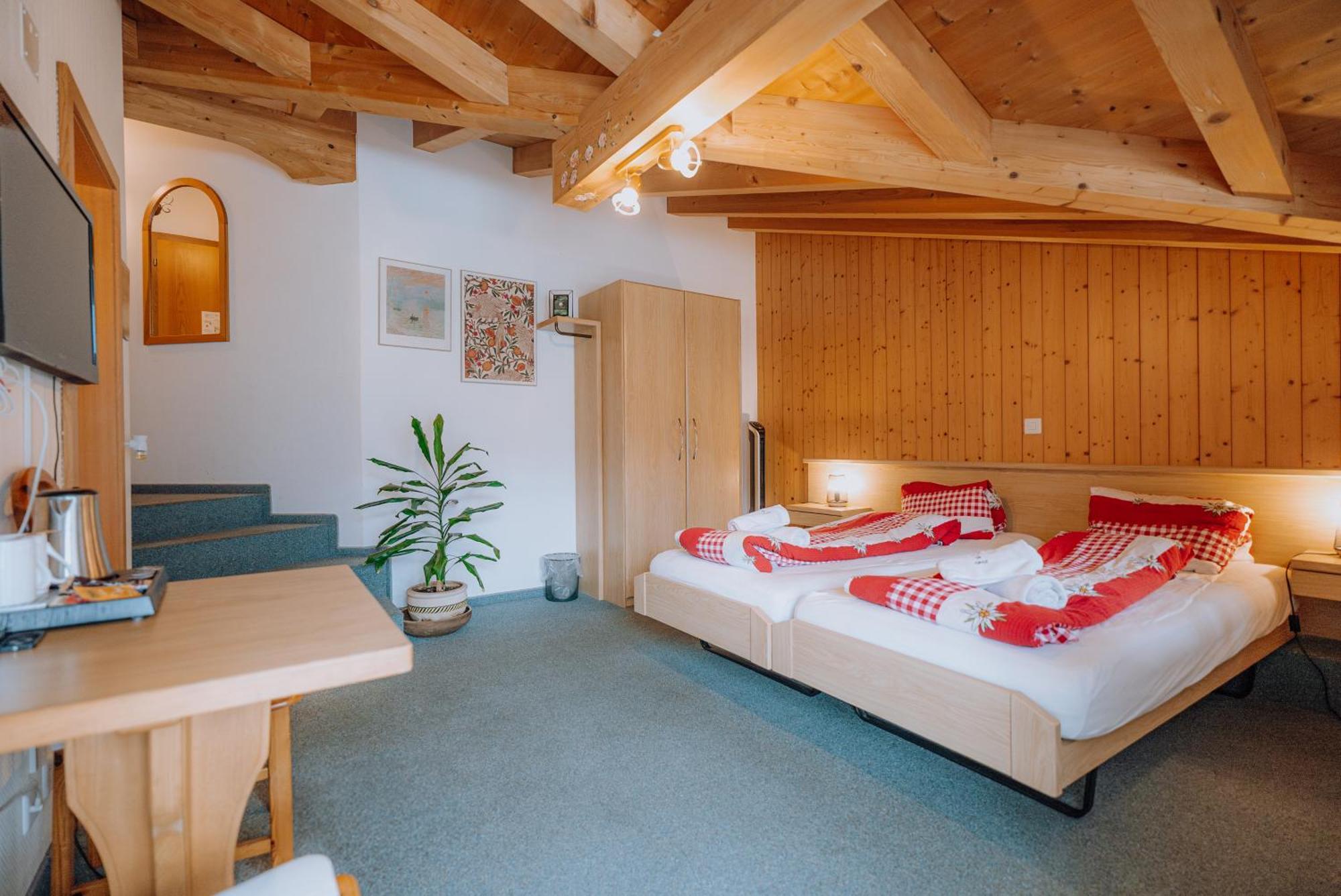 Hotel Wildbach Brienz เบรียนส์ ภายนอก รูปภาพ