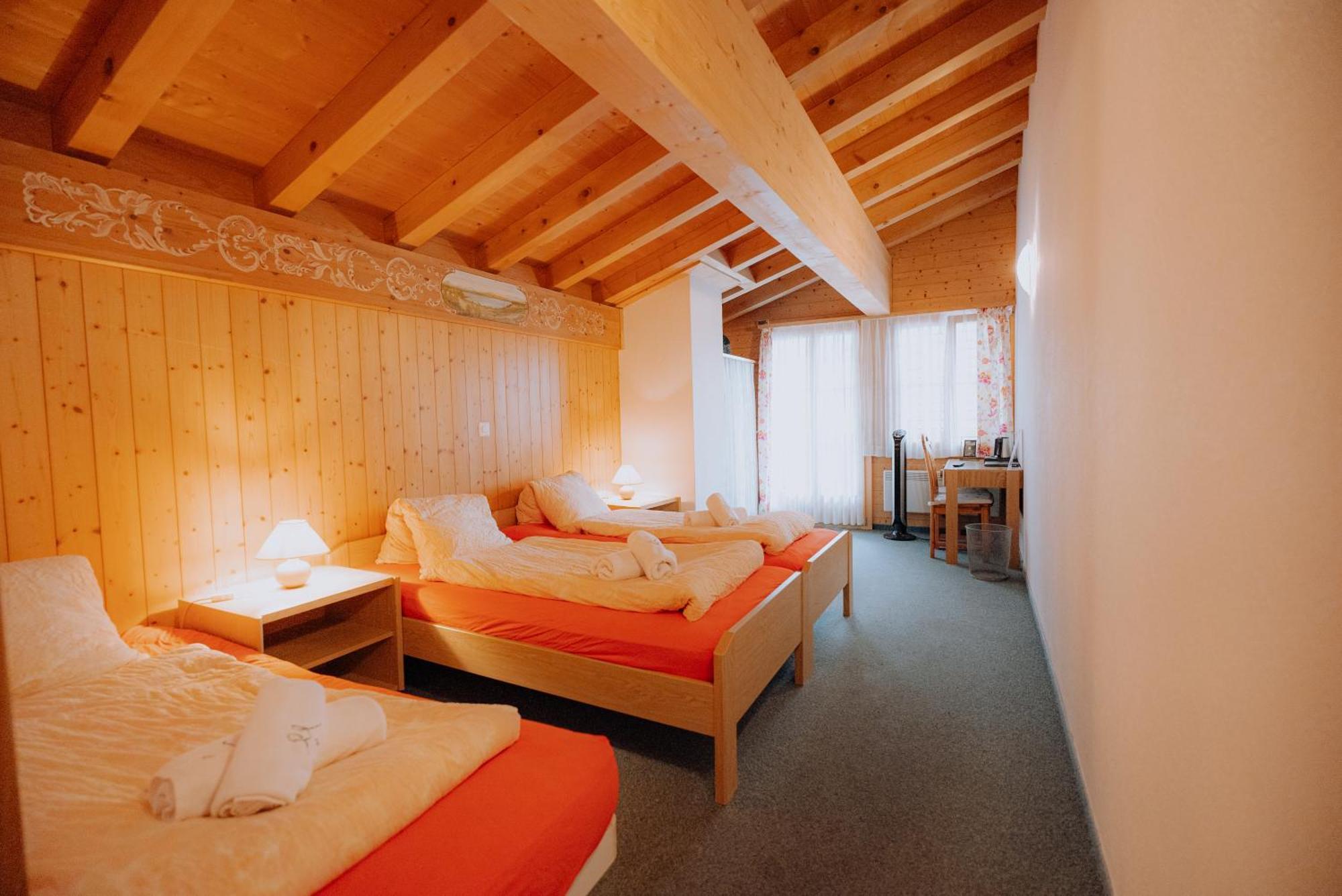Hotel Wildbach Brienz เบรียนส์ ภายนอก รูปภาพ