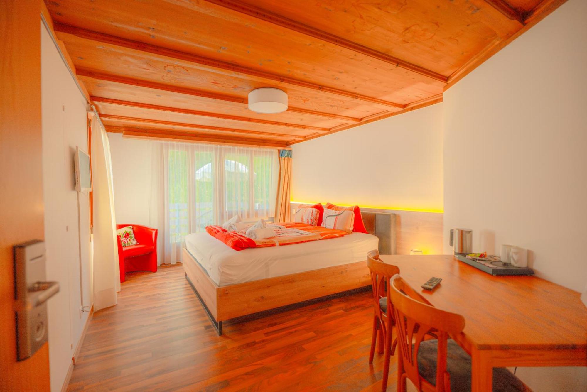 Hotel Wildbach Brienz เบรียนส์ ภายนอก รูปภาพ